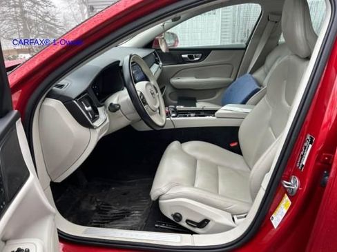 Used 2023 Volvo S60 B5 Ultimate image 2