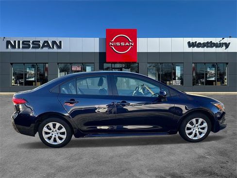 Used 2022 Toyota Corolla LE image 5