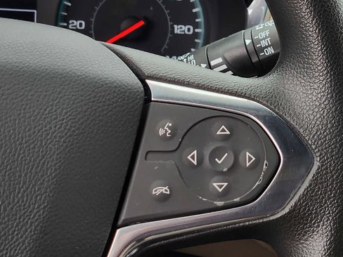 Used 2023 Chevrolet Traverse LS FWD image 21