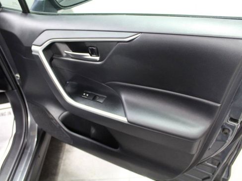 Used 2019 Toyota RAV4 XLE image 26