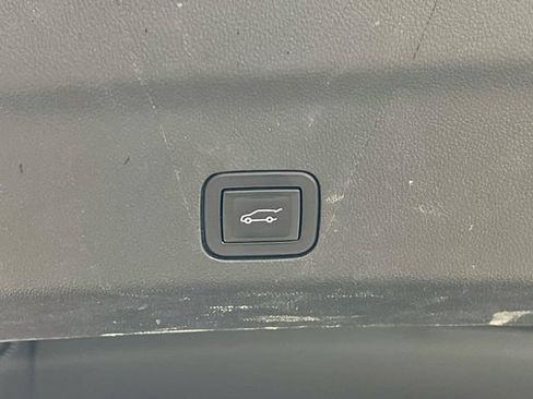 Used 2023 GMC Yukon XL SLT AWD/4WD image 28