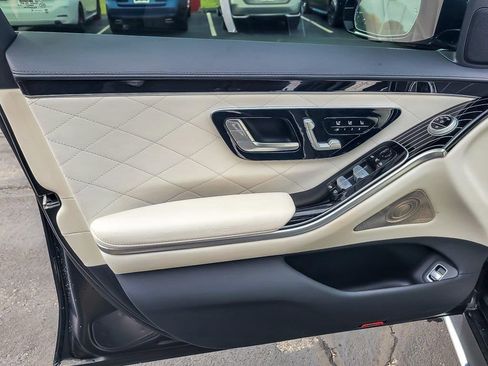 Used 2022 Mercedes-Benz S 580 4MATIC Sedan w/ AMG Line Package image 18
