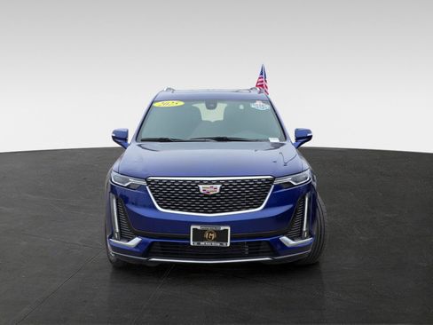 Used 2025 Cadillac XT6 Premium Luxury AWD/4WD image 2