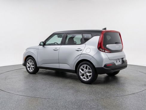 Used 2025 Kia Soul LX w/ LX Technology Package FWD image 6