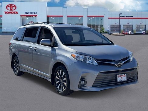 Used 2018 Toyota Sienna XLE w/ Protection Package image 2