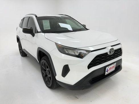 Used 2021 Toyota RAV4 LE FWD image 2