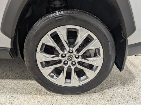 Used 2019 Toyota RAV4 Limited image 10