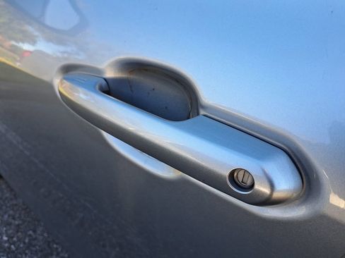 Used 2021 Toyota Highlander LE image 5