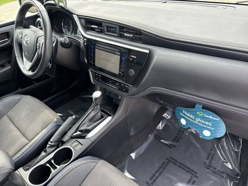 Used 2017 Toyota Corolla SE w/ SE Premium Package FWD image 28