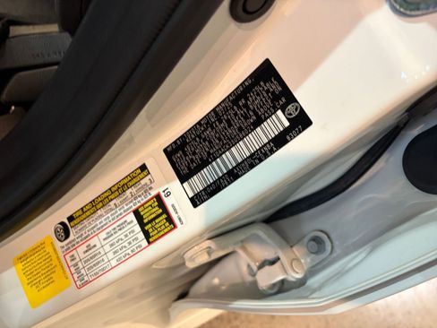 Used 2025 Toyota Camry LE image 28