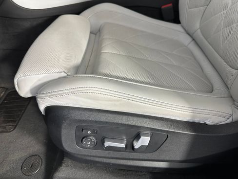 Used 2023 BMW X5 sDrive40i w/ Premium Package image 11