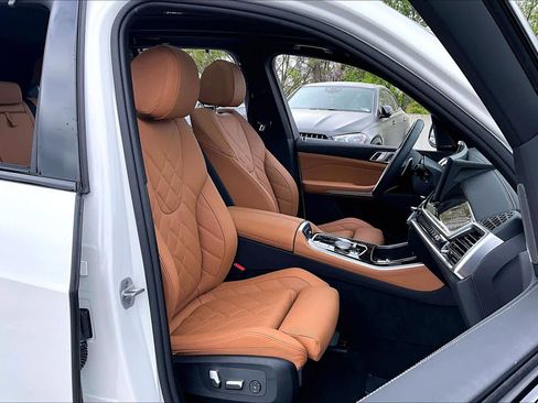 Used 2026 BMW X5 xDrive40i w/ M Sport Package image 9
