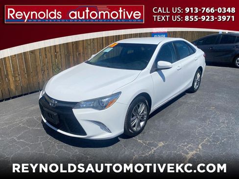 Used 2017 Toyota Camry SE FWD image 1