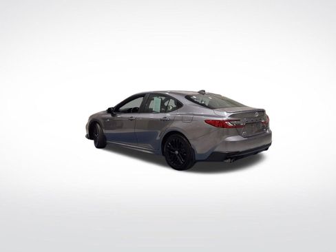 Used 2025 Toyota Camry SE w/ Convenience Package image 5