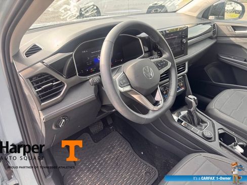 Used 2025 Volkswagen Taos SE AWD/4WD image 14