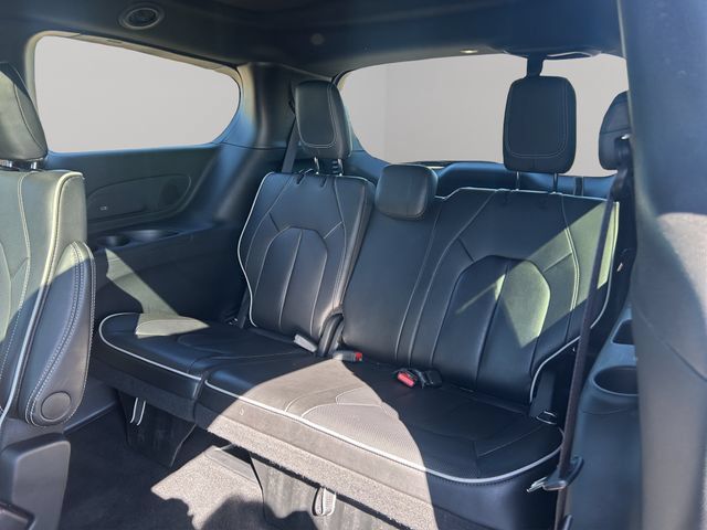 Used 2026 Chrysler Pacifica Limited FWD image 18