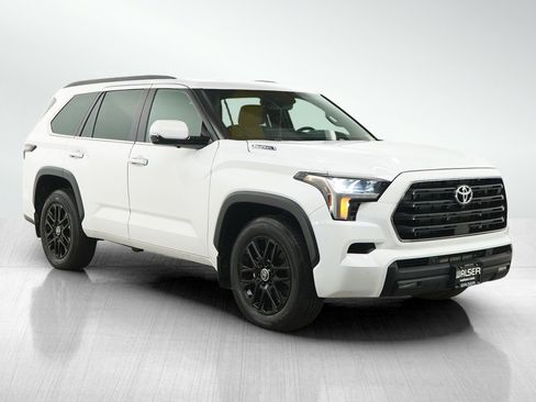 Used 2025 Toyota Sequoia SR5 w/ SR5 Premium Package AWD/4WD image 7