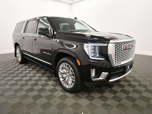 Used 2023 GMC Yukon XL Denali AWD/4WD image 10