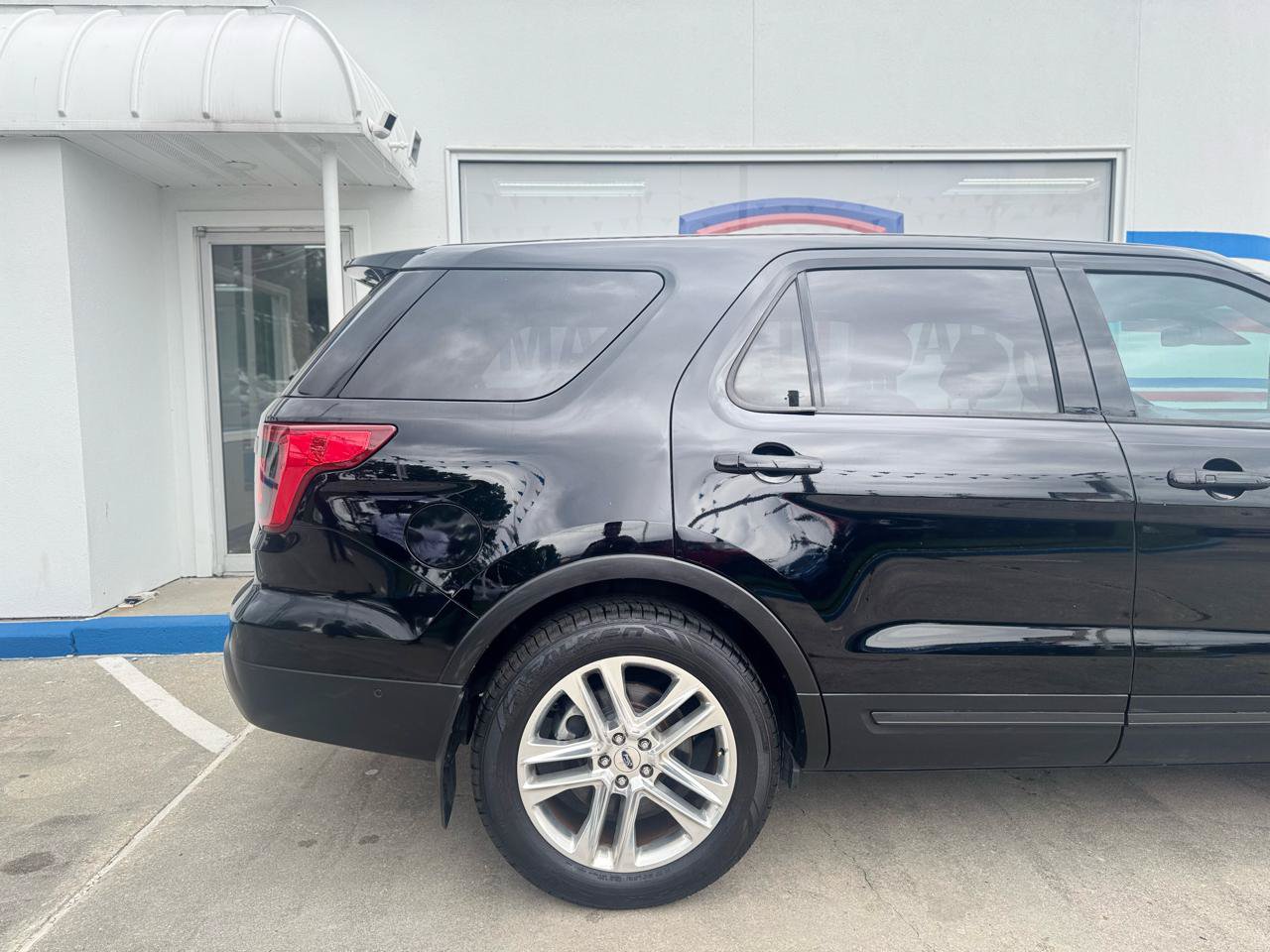 Used 2017 Ford Explorer Limited w/ Equipment Group 301A FWD image 28