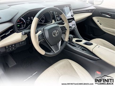 Used 2019 Toyota Avalon Limited image 19
