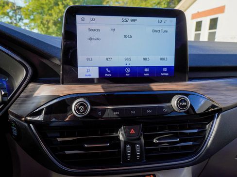 Used 2020 Ford Escape Titanium image 27