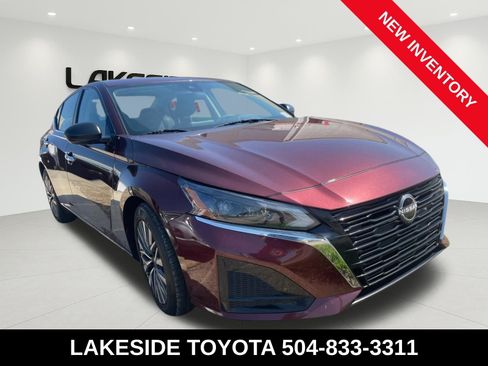 Used 2024 Nissan Altima 2.5 SV image 8