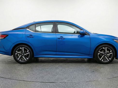 Used 2025 Nissan Sentra SV FWD image 11