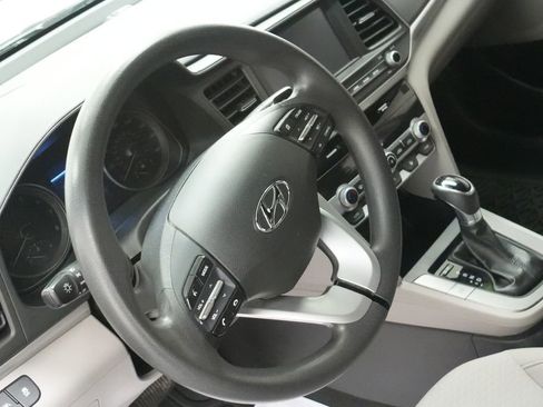 Used 2020 Hyundai Elantra SEL FWD image 12