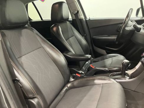 Used 2018 Chevrolet Trax LT w/ LT Convenience Package AWD/4WD image 39