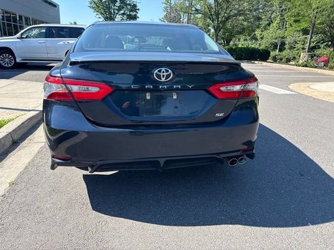 Used 2018 Toyota Camry SE w/ Moonroof Package FWD image 6