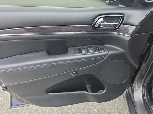 Used 2019 Jeep Grand Cherokee Overland image 15
