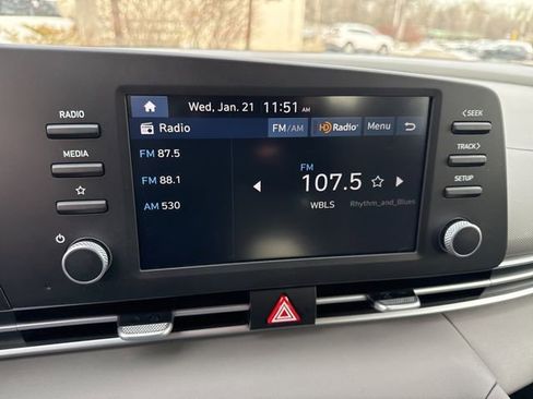 Certified 2025 Hyundai Elantra SE image 5