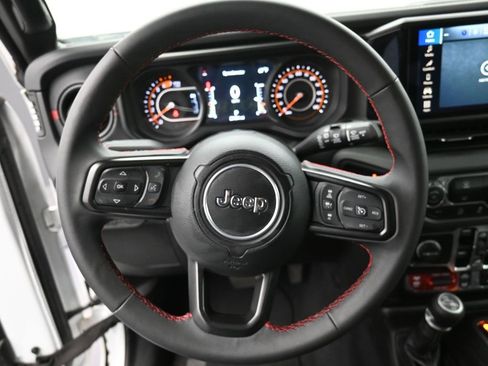 Used 2025 Jeep Wrangler Unlimited Rubicon image 7