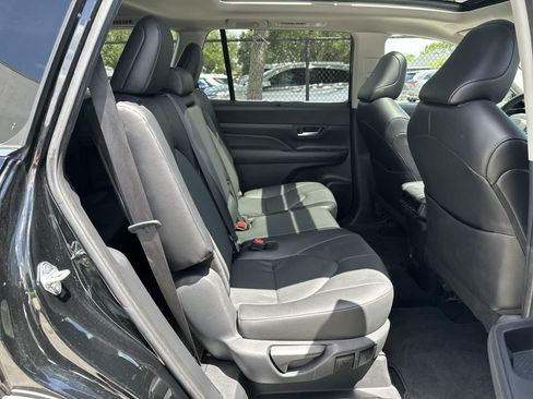 Used 2024 Toyota Grand Highlander FWD image 19