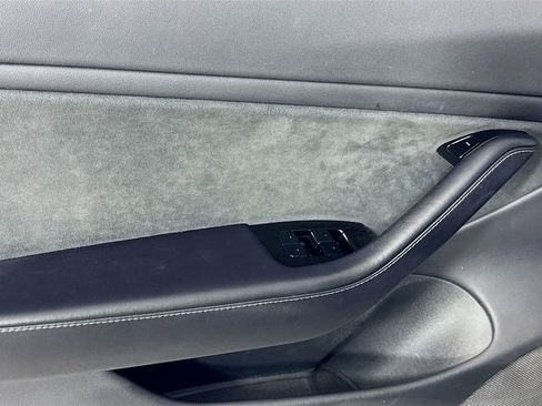 Used 2018 Tesla Model 3 Long Range RWD image 16