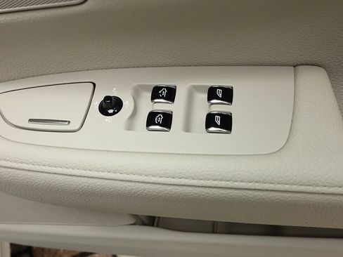 Used 2019 Volvo S90 T5 Momentum image 31