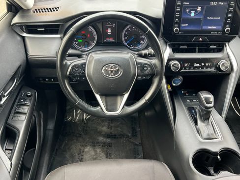 Used 2022 Toyota Venza LE image 15