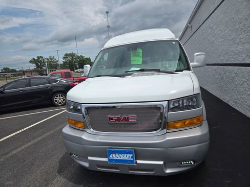 Used 2019 GMC Savana 2500 Explorer Limited SE w/ Enhanced Convenience Package image 11