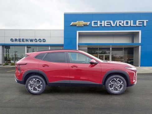 New 2026 Chevrolet Trax LT w/ Driver Confidence Package FWD image 2