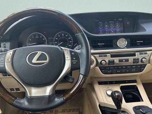 Used 2015 Lexus ES 350 w/ Luxury Package FWD image 12