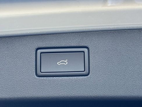 New 2026 Volkswagen Tiguan SE R-Line image 23