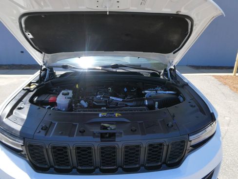 Used 2023 Jeep Grand Cherokee Altitude AWD/4WD image 36