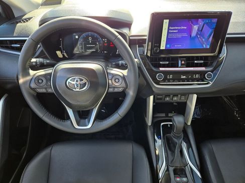 Used 2025 Toyota Corolla Cross XLE w/ Convenience Package AWD/4WD image 13