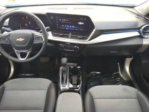 Used 2025 Chevrolet Trax LT w/ Driver Confidence Package FWD image 14