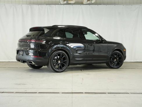 Certified 2025 Porsche Cayenne AWD/4WD image 7