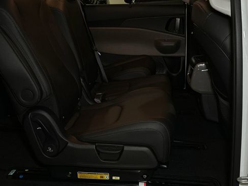 New 2026 Kia Carnival EX FWD image 14