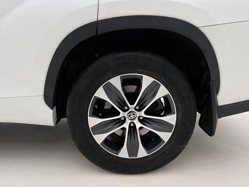 Used 2020 Toyota Highlander XLE image 23