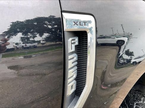 Used 2019 Ford F250 XLT w/ XLT Premium Package AWD/4WD image 21