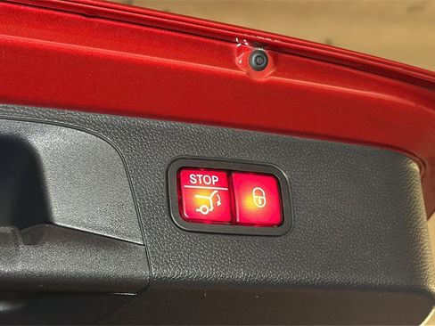 Used 2021 Mercedes-Benz GLC 300 4MATIC w/ AMG Line image 16