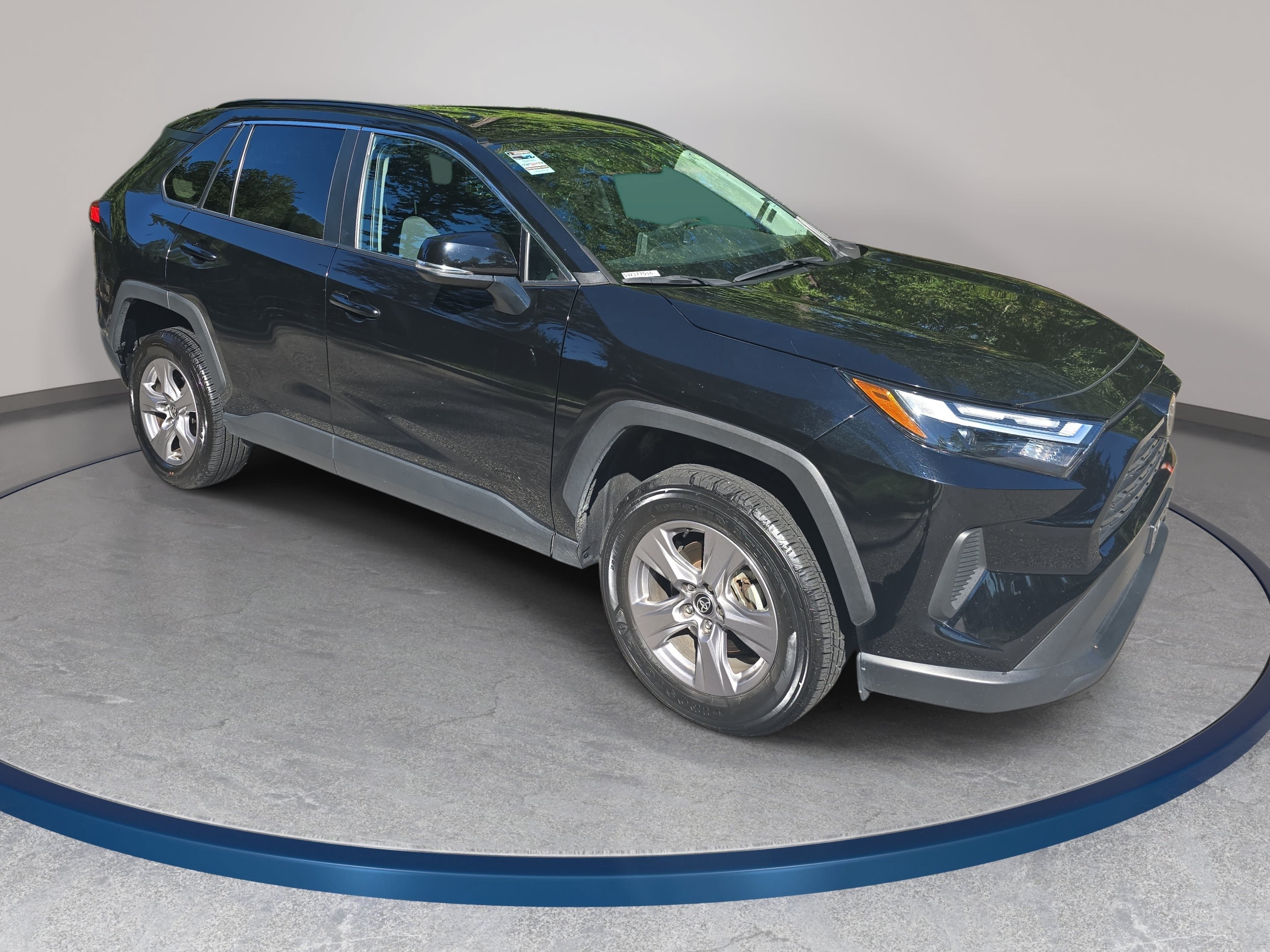 Used 2025 Toyota RAV4 XLE FWD image 3